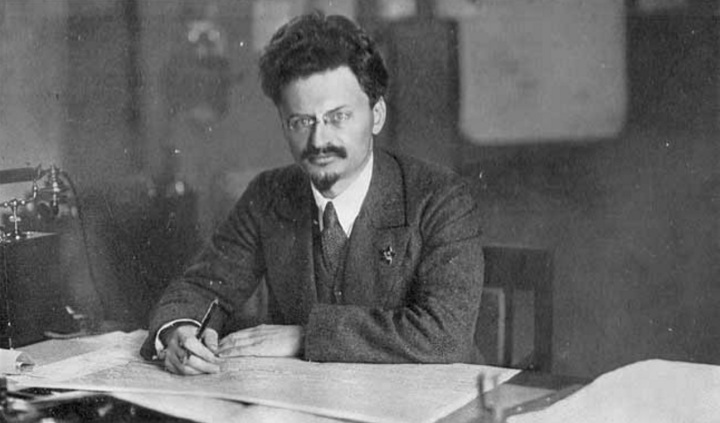 leon-trotsky-intelectual-marxista-e-revolucionario-a-mesa